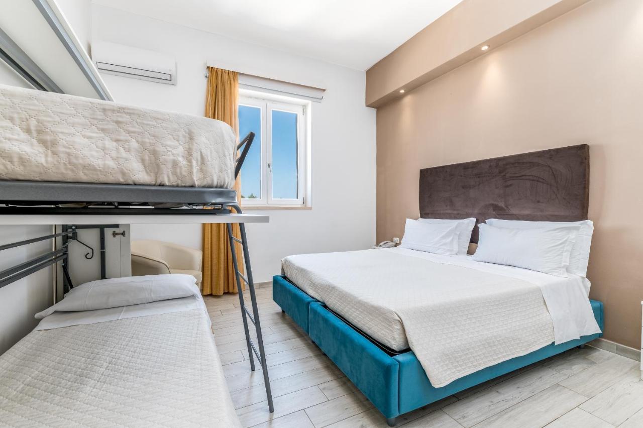 Hotel Reverse ตอร์เรซานตาซาบีนา ภายนอก รูปภาพ